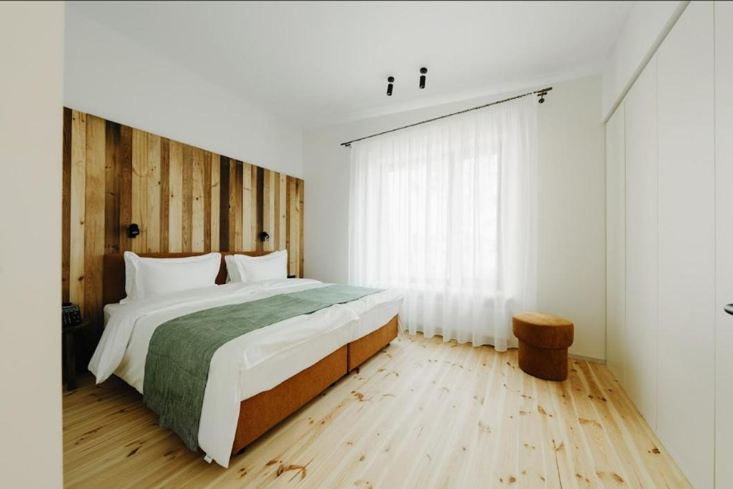 Shelest Hotel *